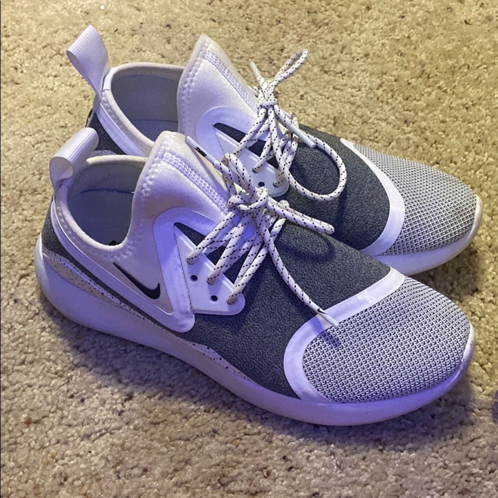 Nike Lunar Charge sneakers